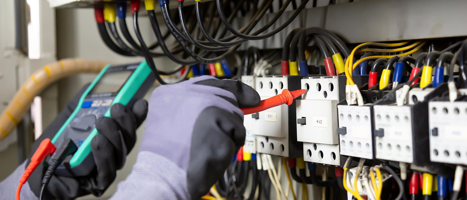 © Kunakorn Rassadornyindee - istock.com Fachkräfte für die Metall- und Elektroindustrie